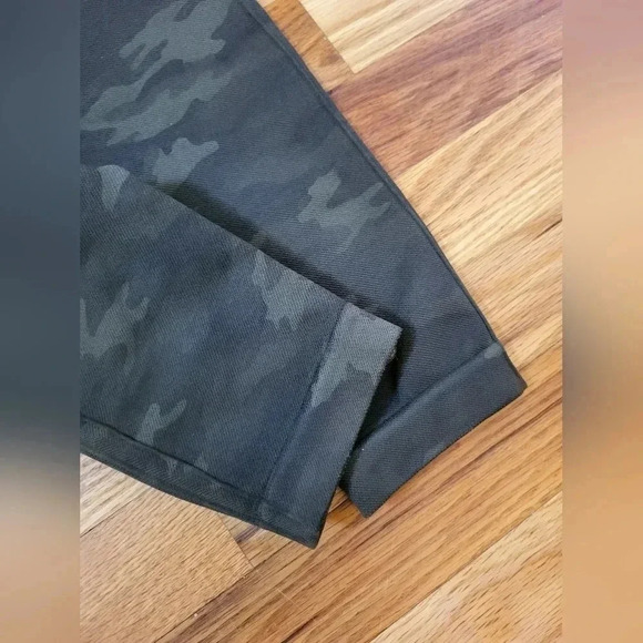 Spanx Look at Me Now Camo Leggings(L) - Picture 6 of 8